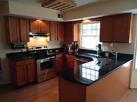 Beautitul House in Great Neighborhood in Columbia, MD (Photo 3 of 11)