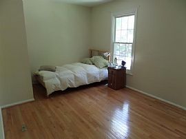 Beautitul House in Great Neighborhood in Columbia, MD (Photo 4 of 11)