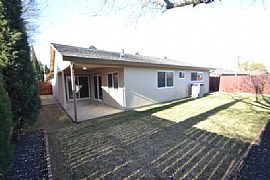 Specious 3 Bedrooms, 2 Bathrooms/ 2cars Garage in Sacramento, CA (Photo 7 of 8)