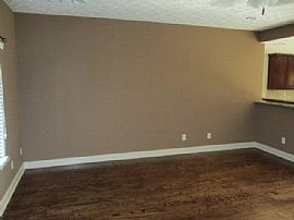 Great 4/2 in Farmbrook Subdivision in Ft Mitchell. in Fort Mitchell, AL (Photo 2 of 7)