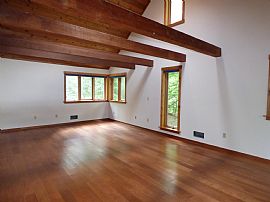 4-5 Bedroom Ridgefield Rental in Ridgefield, CT (Photo 4 of 8)