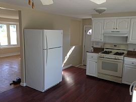 Lovely 3 Bedroom Home in Warwick, RI (Photo 2 of 7)