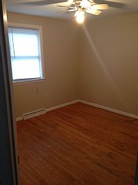 Lovely 3 Bedroom Home in Warwick, RI (Photo 4 of 7)