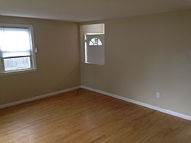 Lovely 3 Bedroom Home in Warwick, RI (Photo 6 of 7)