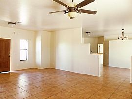 3 Bed, 2030 Sqft, $850 in Hereford, AZ (Photo 3 of 11)