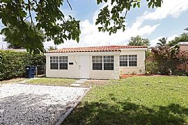 Great Curb Appeal, Remodeled Kitchen with Granite in Uleta, FL