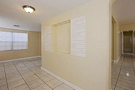 Great Curb Appeal, Remodeled Kitchen with Granite in Uleta, FL (Photo 2 of 9)
