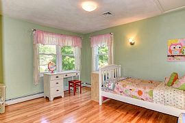 Home Details For 3 Simmons Rd in Barrington, RI (Photo 6 of 12)