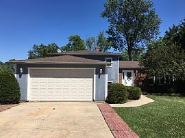 Very Nice Home! 3 Bedroom, 2.1 Bath, Huge Family Rm in Schaumburg, IL