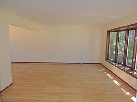 Very Nice Home! 3 Bedroom, 2.1 Bath, Huge Family Rm in Schaumburg, IL (Photo 2 of 7)