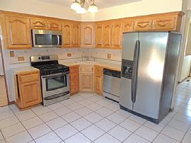 Very Nice Home! 3 Bedroom, 2.1 Bath, Huge Family Rm in Schaumburg, IL (Photo 4 of 7)