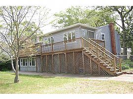 Delightful and Spacious Home in Warwick, RI (Photo 2 of 8)