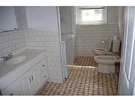 Delightful and Spacious Home in Warwick, RI (Photo 7 of 8)