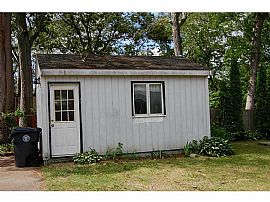 Delightful and Spacious Home in Warwick, RI (Photo 8 of 8)