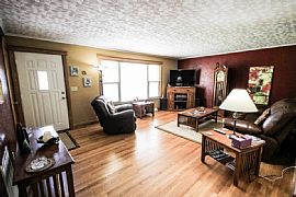 Beautiful 4 Bedroom Home in Maryville, TN (Photo 2 of 8)