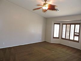 Gorgeous 3 Beds 2 Baths Single Family/2car Garage in Phoenix, AZ (Photo 2 of 12)