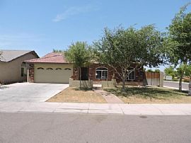 Gorgeous 3 Beds 2 Baths Single Family/2car Garage in Phoenix, AZ (Photo 5 of 12)