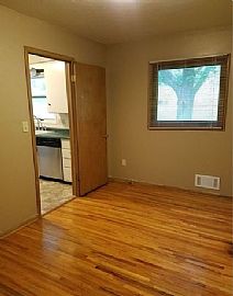 Freshly Painted 3bdrms,1/2 Bath with Huge Park-Car in Rochester, MN (Photo 5 of 11)