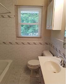 Freshly Painted 3bdrms,1/2 Bath with Huge Park-Car in Rochester, MN (Photo 6 of 11)