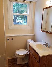 Freshly Painted 3bdrms,1/2 Bath with Huge Park-Car in Rochester, MN (Photo 7 of 11)