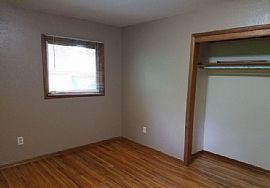 Freshly Painted 3bdrms,1/2 Bath with Huge Park-Car in Rochester, MN (Photo 9 of 11)