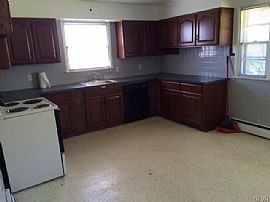 Beautiful and Adorable 3 Bdrm Ranch Style Home in Allentown, PA (Photo 5 of 9)