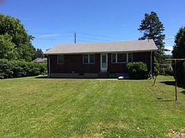 Beautiful and Adorable 3 Bdrm Ranch Style Home in Allentown, PA (Photo 8 of 9)
