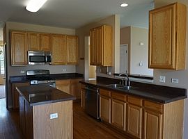 Beautiful 4 Bedroom Home in Streamwood, IL (Photo 3 of 7)