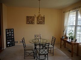 Beautiful 4 Bedroom Home in Streamwood, IL (Photo 4 of 7)