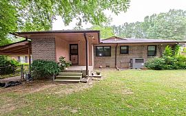 Spacious 3bdrms 2bths/fantastic Backyard  in Birmingham, AL (Photo 10 of 12)