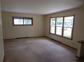 Single Family Home in Brown Deer in Milwaukee, WI (Photo 4 of 8)