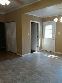  Three Bedroom 2 Bath Sets on Corner Lot with Park Like Setting in Springfield, IL (Photo 4 of 11)