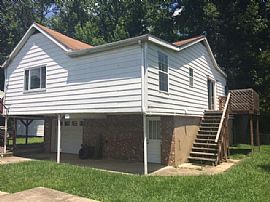 320a Virginia Avenue N  in Saint Albans, WV (Photo 2 of 8)