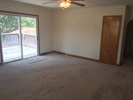 320a Virginia Avenue N  in Saint Albans, WV (Photo 3 of 8)