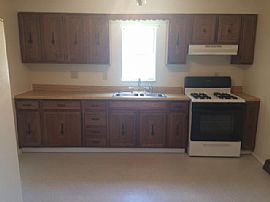 320a Virginia Avenue N  in Saint Albans, WV (Photo 4 of 8)