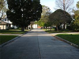 Cute Single Family Cottage Located on Private Street . in Metairie, LA (Photo 4 of 4)