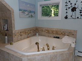 Single Family Home Has 4 Bedrooms and 2.5 Bathrooms in Sparta, NJ (Photo 4 of 10)