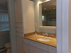 Single Family Home Has 4 Bedrooms and 2.5 Bathrooms in Sparta, NJ (Photo 5 of 10)