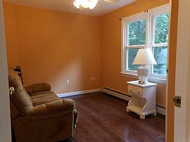 Single Family Home Has 4 Bedrooms and 2.5 Bathrooms in Sparta, NJ (Photo 6 of 10)