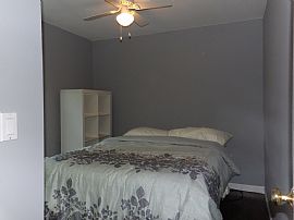 Single Family Home Has 4 Bedrooms and 2.5 Bathrooms in Sparta, NJ (Photo 7 of 10)