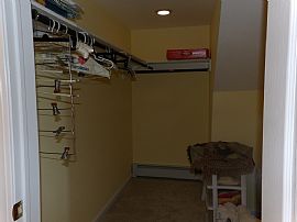 Single Family Home Has 4 Bedrooms and 2.5 Bathrooms in Sparta, NJ (Photo 8 of 10)