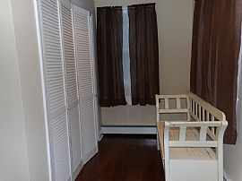 Single Family Home Has 4 Bedrooms and 2.5 Bathrooms in Sparta, NJ (Photo 9 of 10)