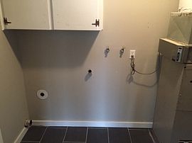 Updated 3 Bed, 1 Bath Single-Level Ranch Style Home in Portland, OR (Photo 7 of 10)