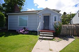 This Is a One Bedroom Home with 3 Bonus Rooms in The Basement in The Dalles, OR