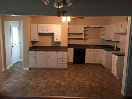  Great Rental Home. Large 3/2 with New Carpet and Paint Through in Jacksonville, FL (Photo 12 of 12)