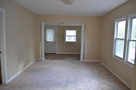  Updated 2/3 Bedroom, 2 Bathroom Home. Newer Carpets,  in Toms River, NJ (Photo 2 of 7)