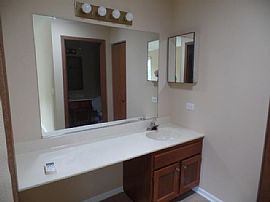 3 Bed, 2.5 Bath, 1938 Sqft, in Naperville, IL (Photo 6 of 7)