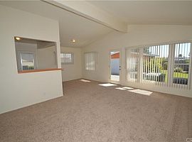 3bedroom Home For Rent Near Redbeam Ave in Torrance, CA (Photo 3 of 12)