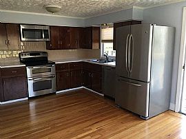 Beautiful 3bedroom House in Middletown, RI (Photo 3 of 7)