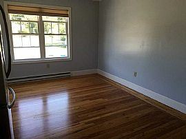 Beautiful 3bedroom House in Middletown, RI (Photo 4 of 7)